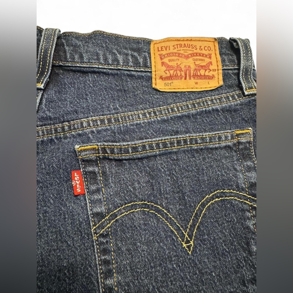 Levi's Distressed‎ Denim High-Rise Cut-Off Shorts - Picture 4 of 9